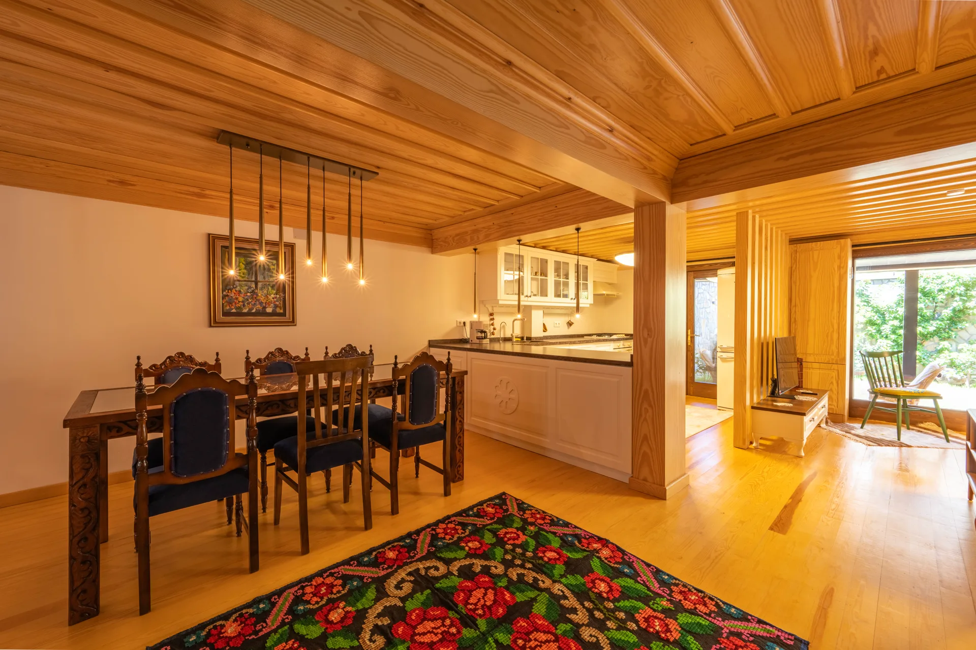 Yemek alanı ve açık mutfak